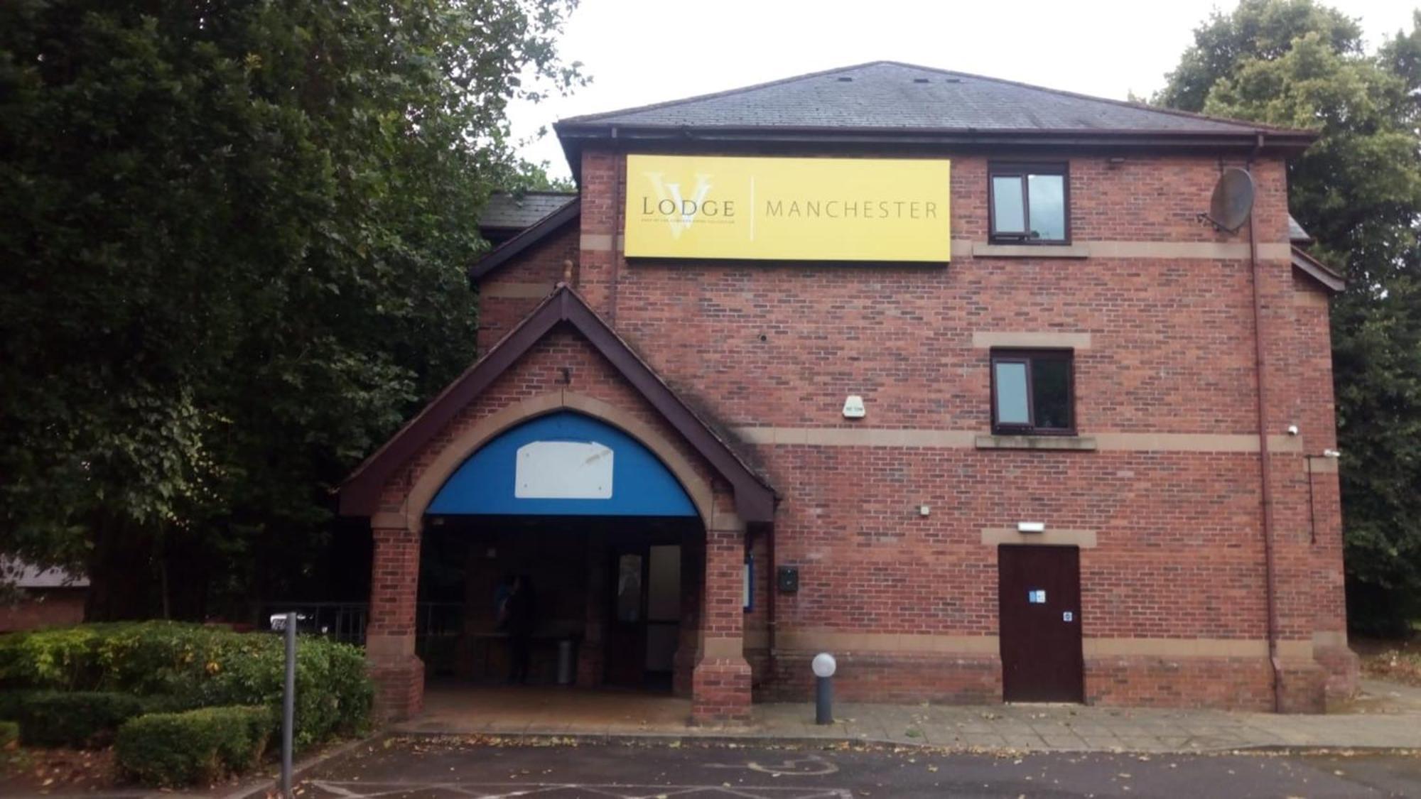 V Lodge Manchester Middleton  Exterior photo
