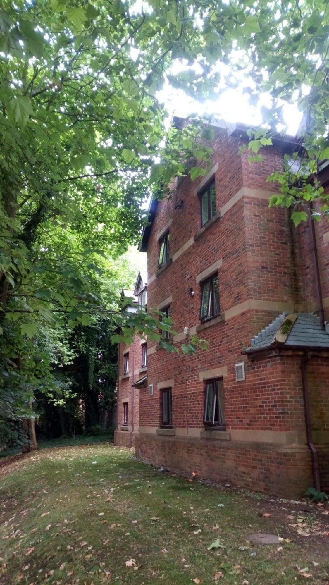 V Lodge Manchester Middleton  Exterior photo