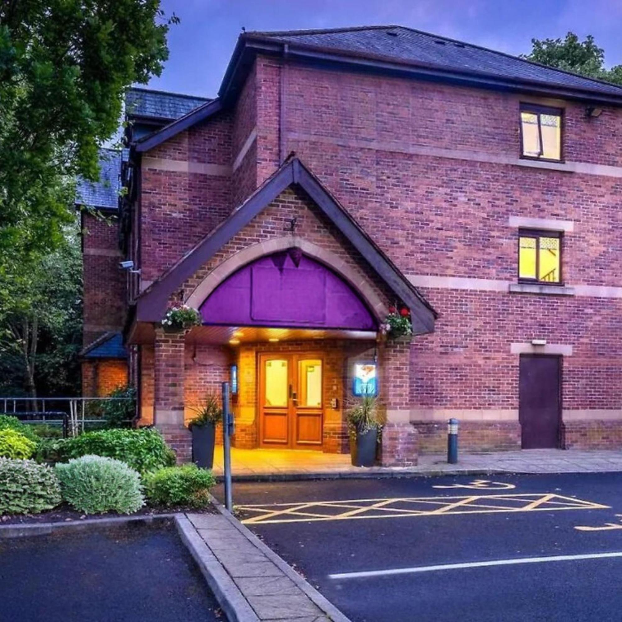 V Lodge Manchester Middleton  Exterior photo